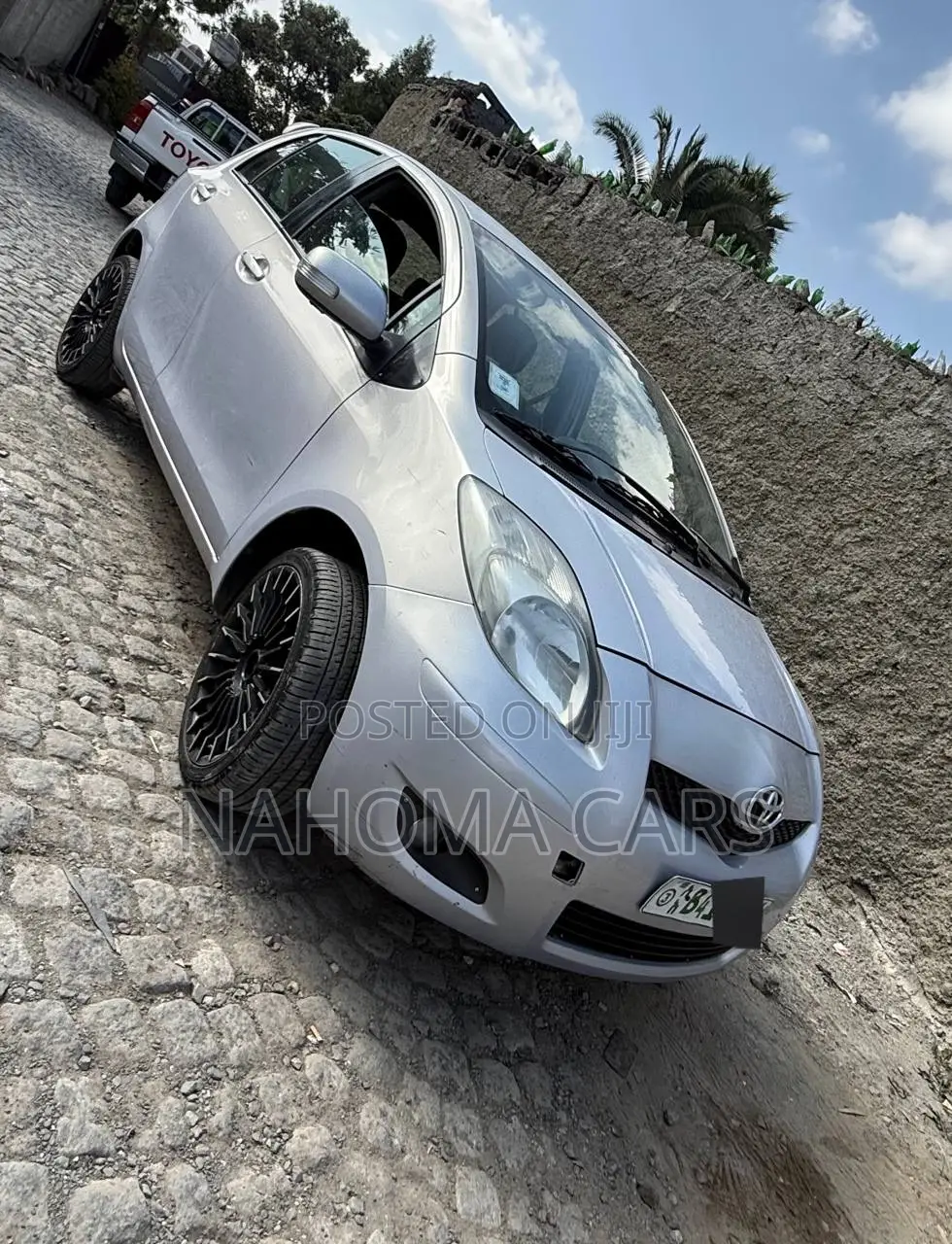 Toyota Yaris 2010 Pink