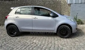 Toyota Yaris 2010 Pink