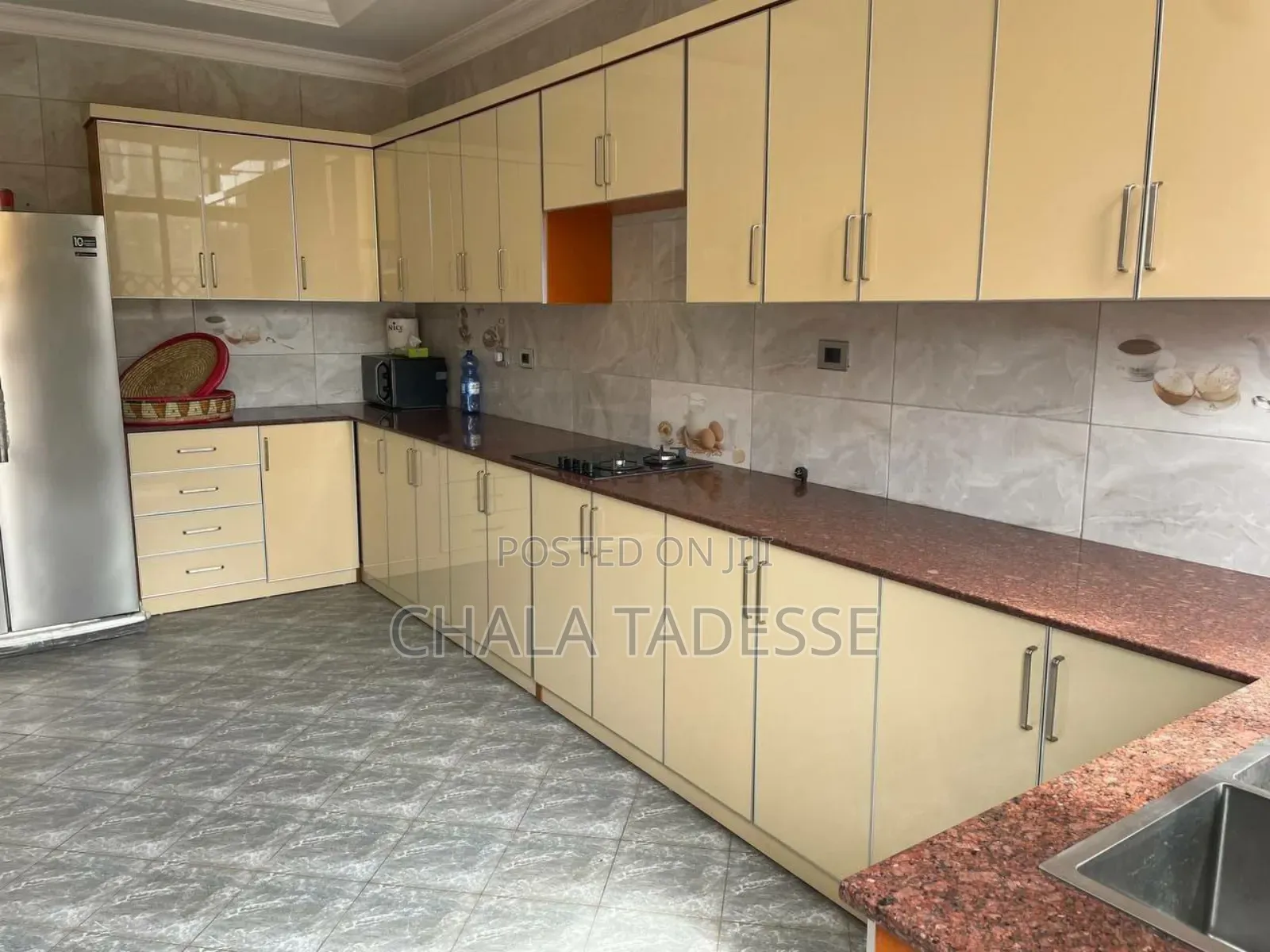 Furnished 8bdrm House in Kefelo, Yeka for sale