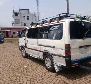 Toyota HiAce 2002 White