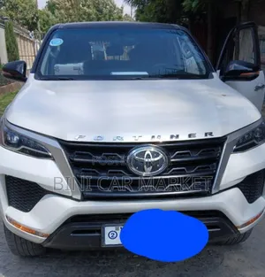 Photo - Toyota Fortuner 2.7 AWD 2020 White