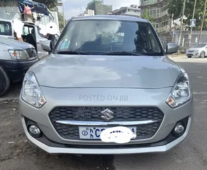 Photo - Suzuki Swift 2022 Silver