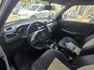 Suzuki Swift 2022 Silver