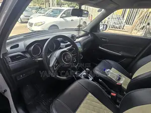 Suzuki Swift 2022 Silver