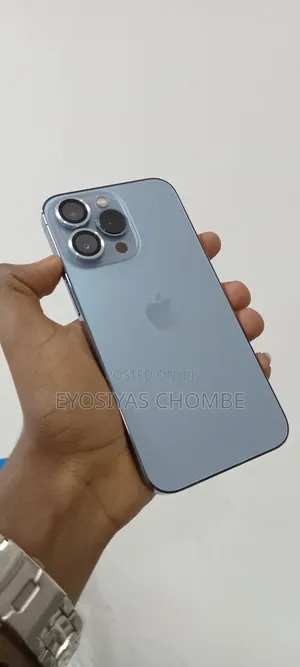 Photo - Apple iPhone 13 Pro 128 GB Blue