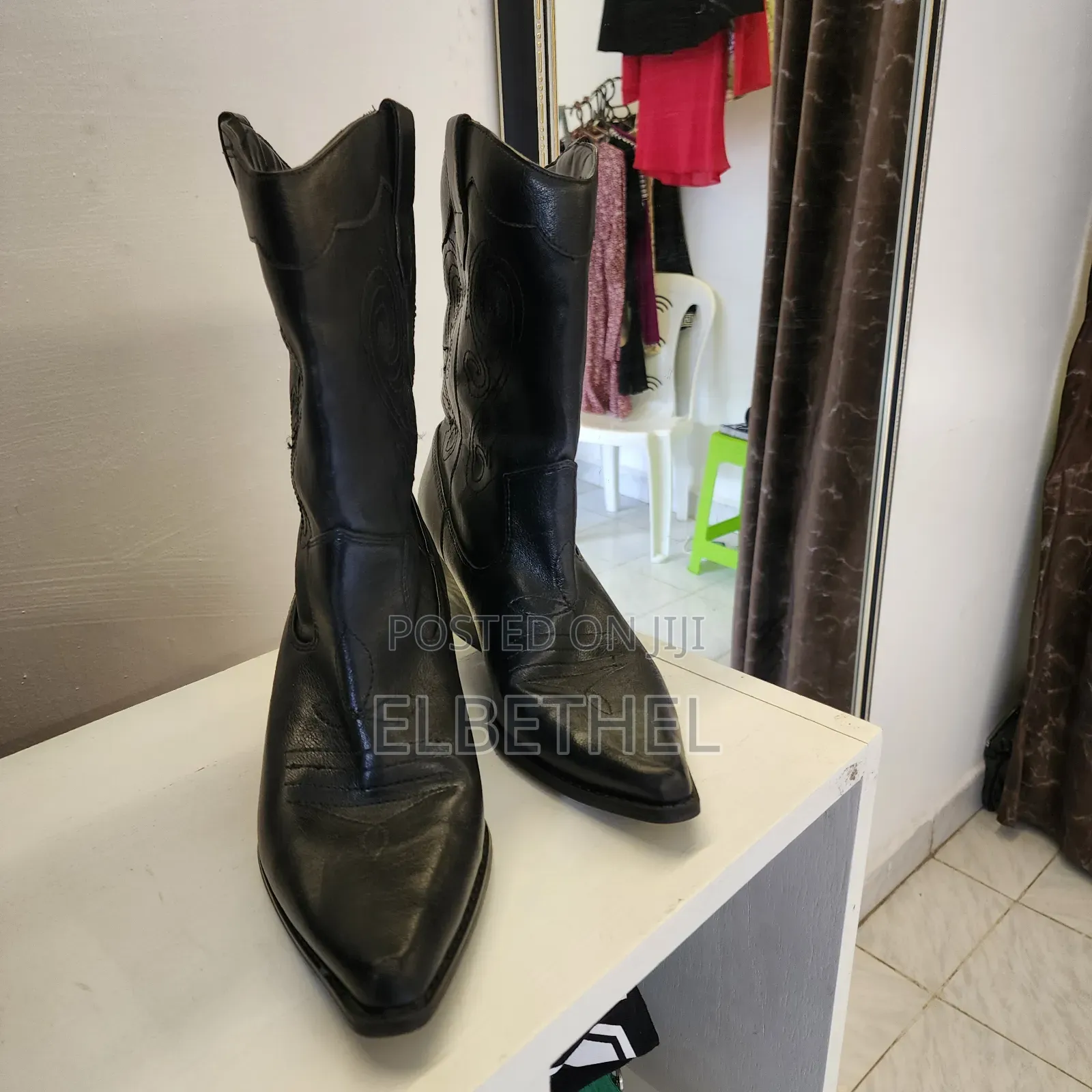 Boots Heel Bonda