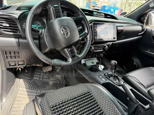 Toyota Hilux 2022 Brown