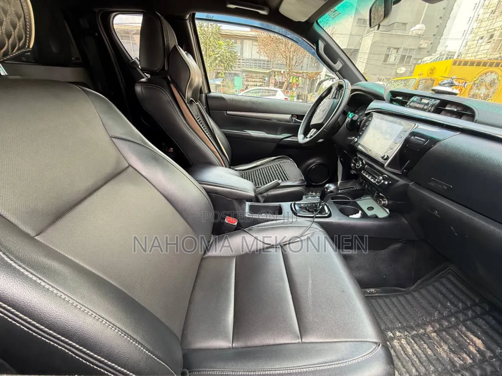 Toyota Hilux 2022 Brown