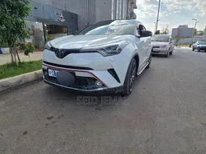 Photo - Toyota C-HR 2020 White