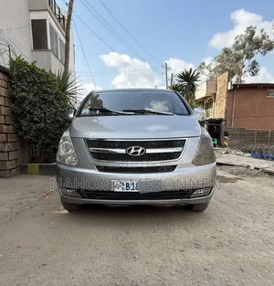 Photo - Hyundai Starex 2015 Silver