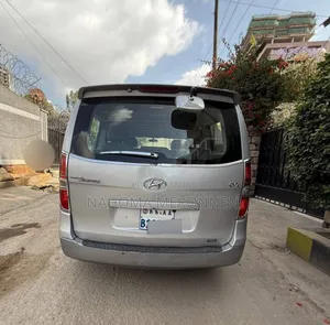 Photo - Hyundai Starex 2015 Silver