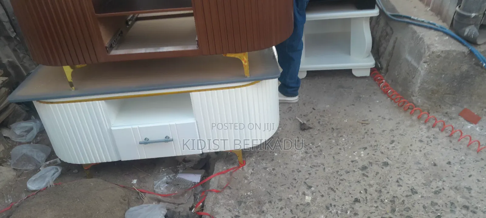 የመሀል ጠረጴዛ Wuth Free Delivery