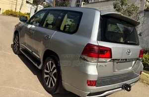 Toyota Land Cruiser 2018 Silver
