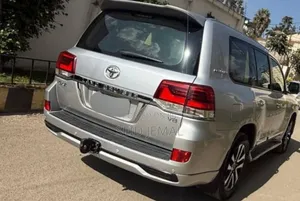 Toyota Land Cruiser 2018 Silver