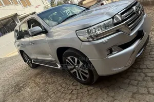 Toyota Land Cruiser 2018 Silver