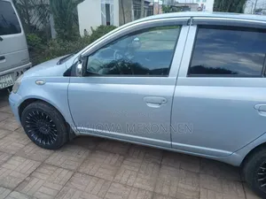 Toyota Vitz 2004 Blue