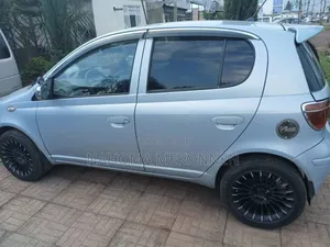 Toyota Vitz 2004 Blue
