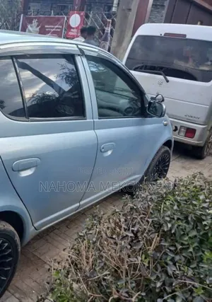 Toyota Vitz 2004 Blue