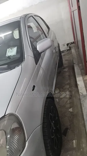 Toyota Vitz 2000 Silver