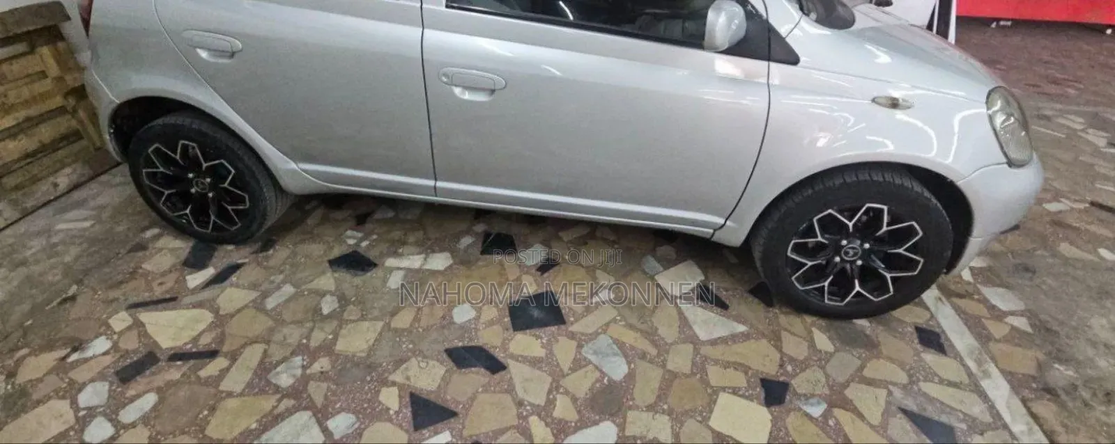 Toyota Vitz 2000 Silver