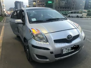 Toyota Yaris 2010 Silver