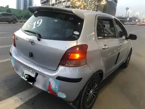 Toyota Yaris 2010 Silver