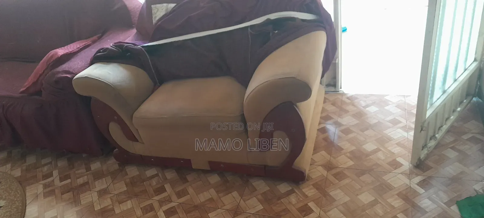 ሶፋ የሚሸጥ ያገለገለ