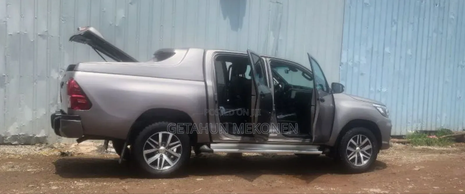 Toyota Hilux 2020 Gold