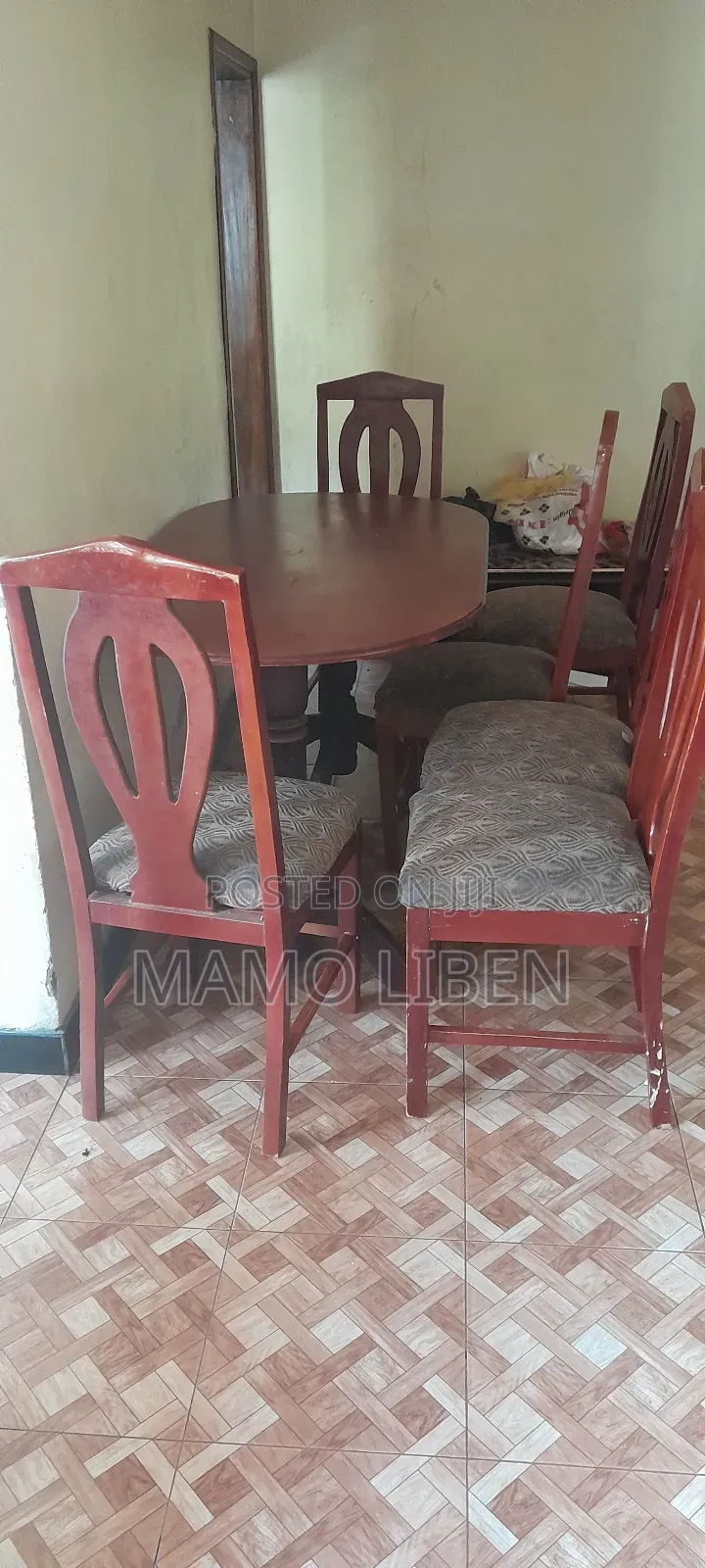 የምግብ ጠረጴዛ የሚሸጥ