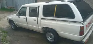 Toyota Hilux 1985 White