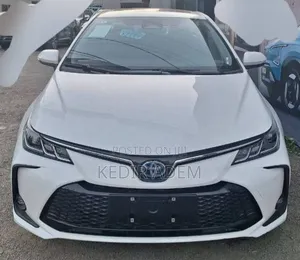 Photo - Toyota Corolla 2022 White
