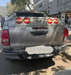 Toyota Hilux 2020 Gray