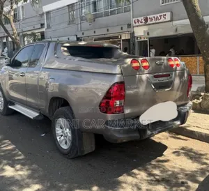 Toyota Hilux 2020 Gray
