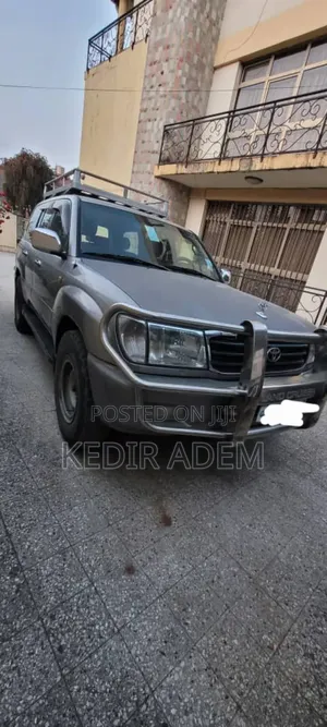 Toyota Land Cruiser 2005 Silver