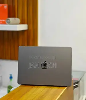 New Laptop Apple MacBook Pro M1 16GB Apple M1 Pro SSD 512GB