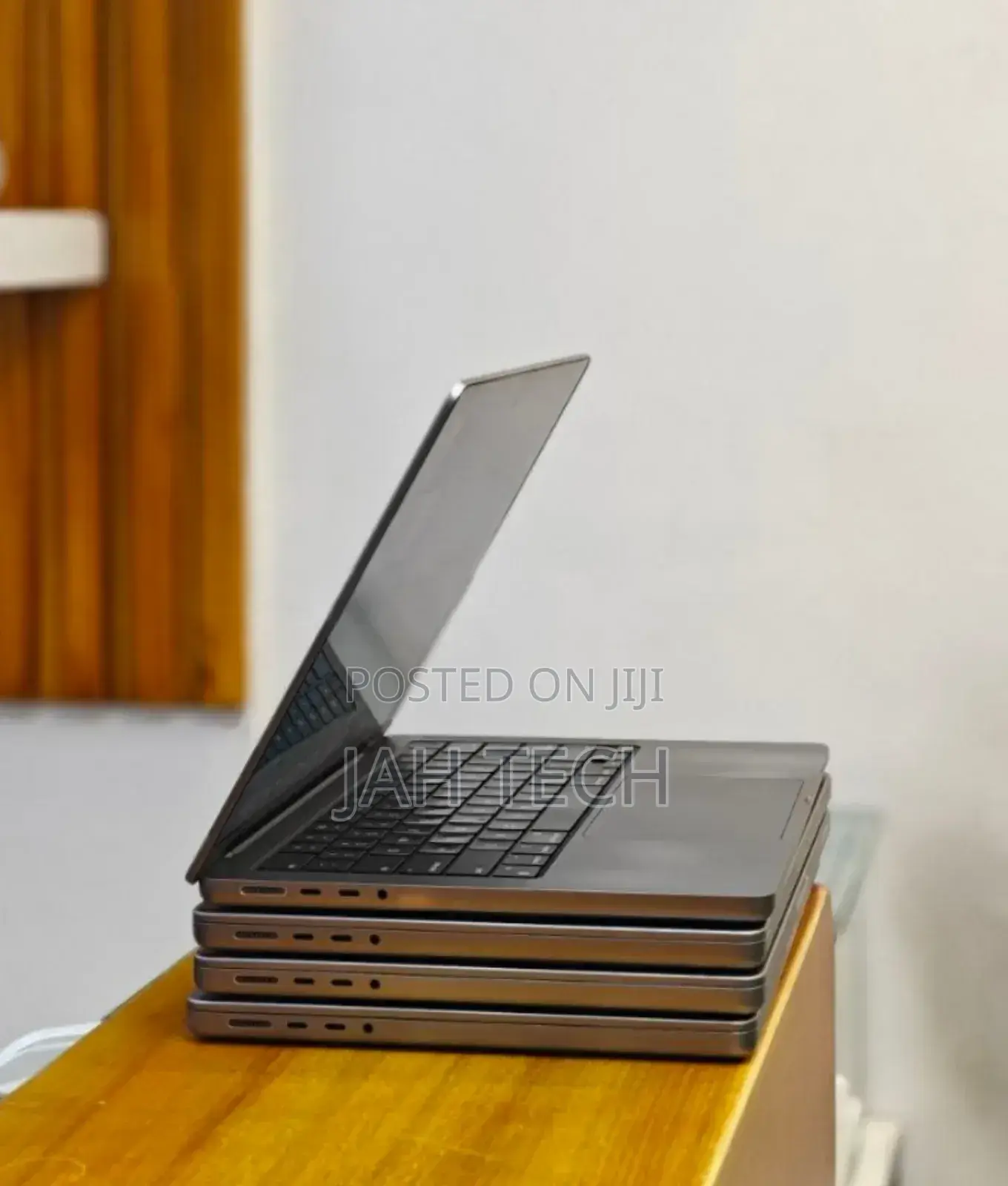 New Laptop Apple MacBook Pro M1 16GB Apple M1 Pro SSD 512GB