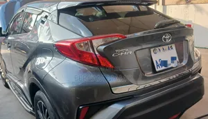 Photo - Toyota C-HR 2017 Gray