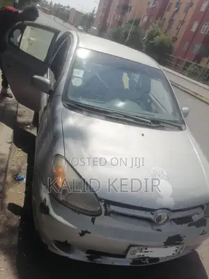 Photo - Toyota Platz 2005 Silver