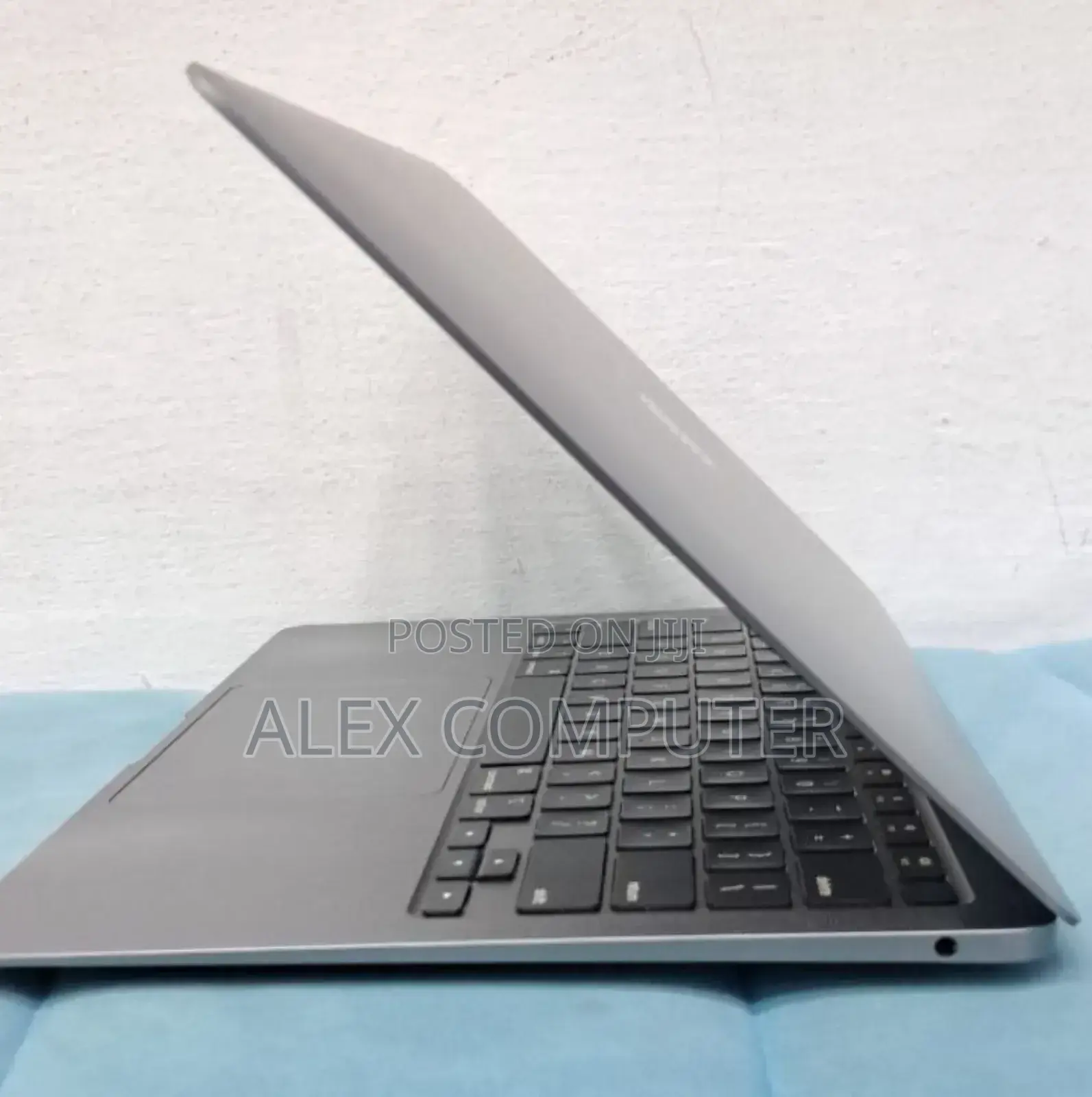 New Laptop Apple MacBook Air 2020 M1 16GB Apple M1 SSD 256GB