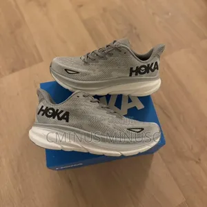 Hoka Clifton ዘጠኝ