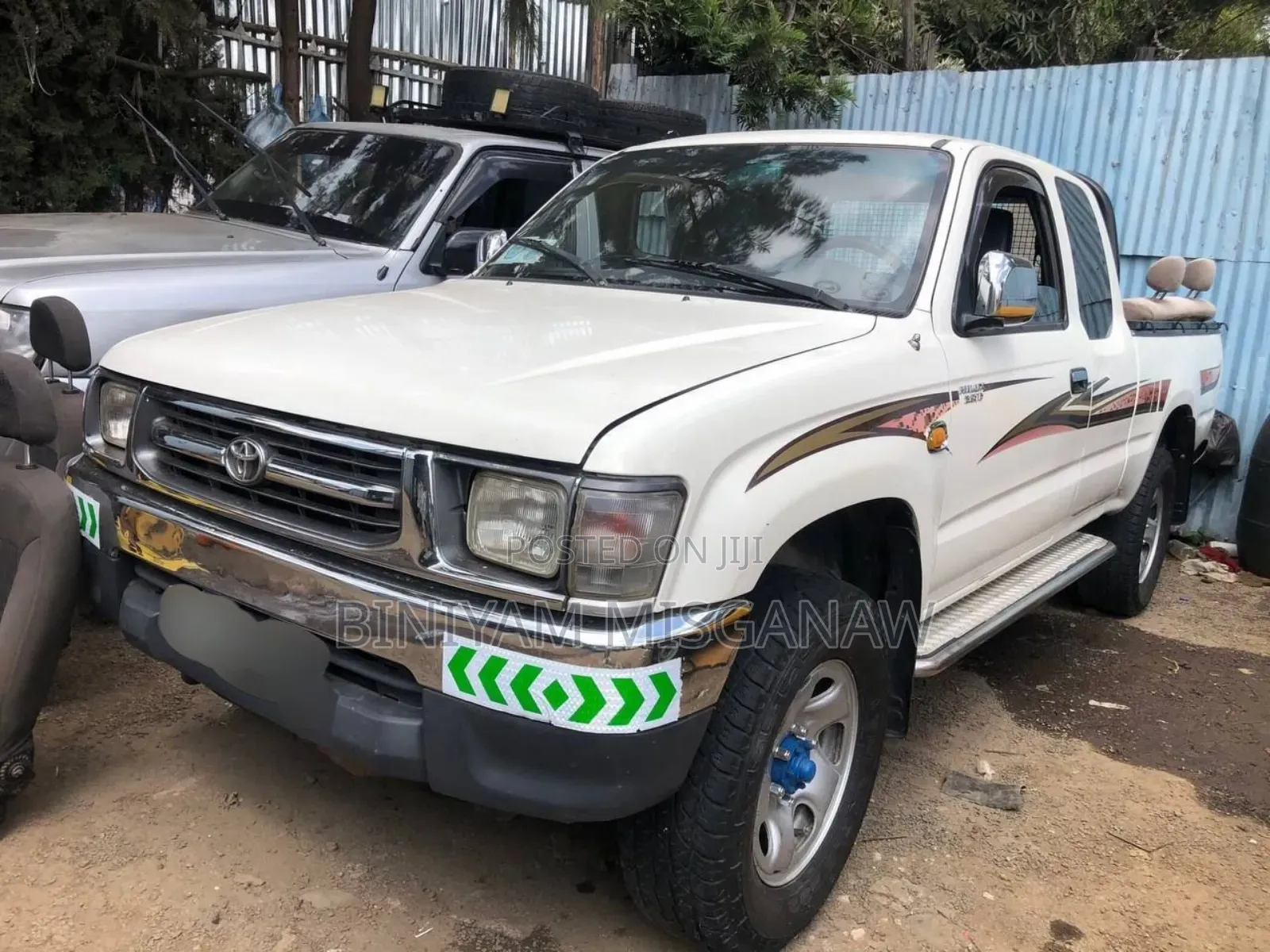 Toyota Hilux 2000 White