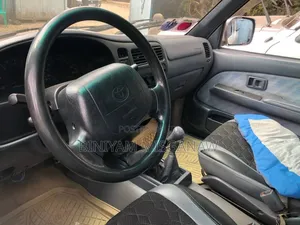 Toyota Hilux 2000 White