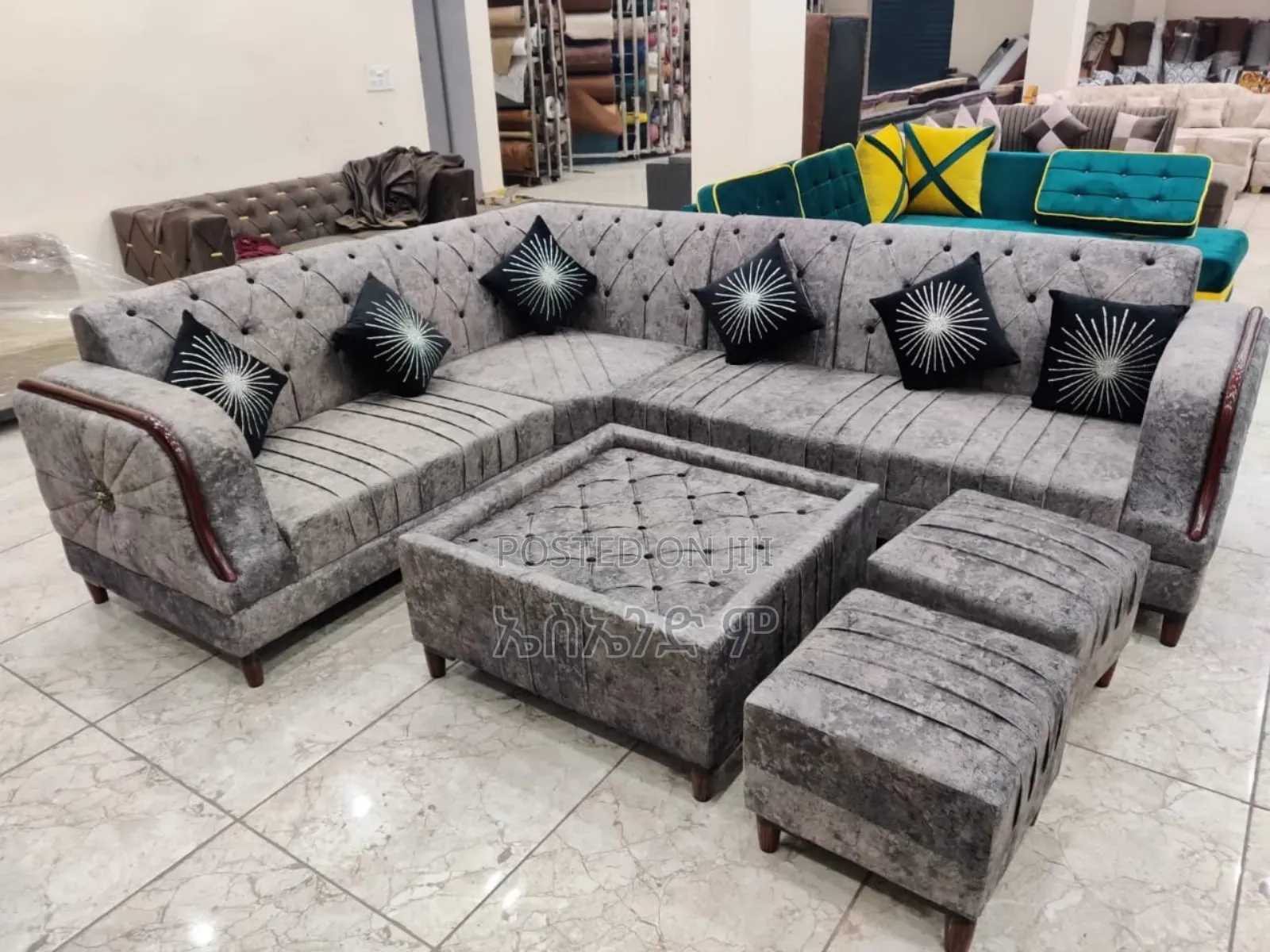 Yetakemema Sofa Design With Table