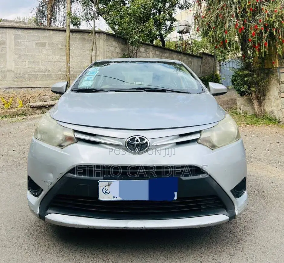 Toyota Yaris LE Hatchback 5dr 2014 Silver