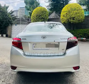 Toyota Yaris LE Hatchback 5dr 2014 Silver