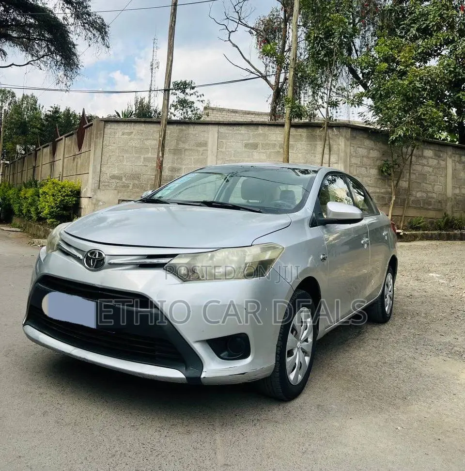 Toyota Yaris LE Hatchback 5dr 2014 Silver