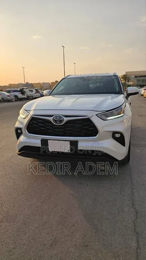 New Toyota Highlander Hybrid 2025 White