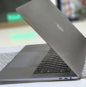 Photo - New Laptop Apple MacBook Pro 2017 16GB Intel Core I7 SSD 512GB