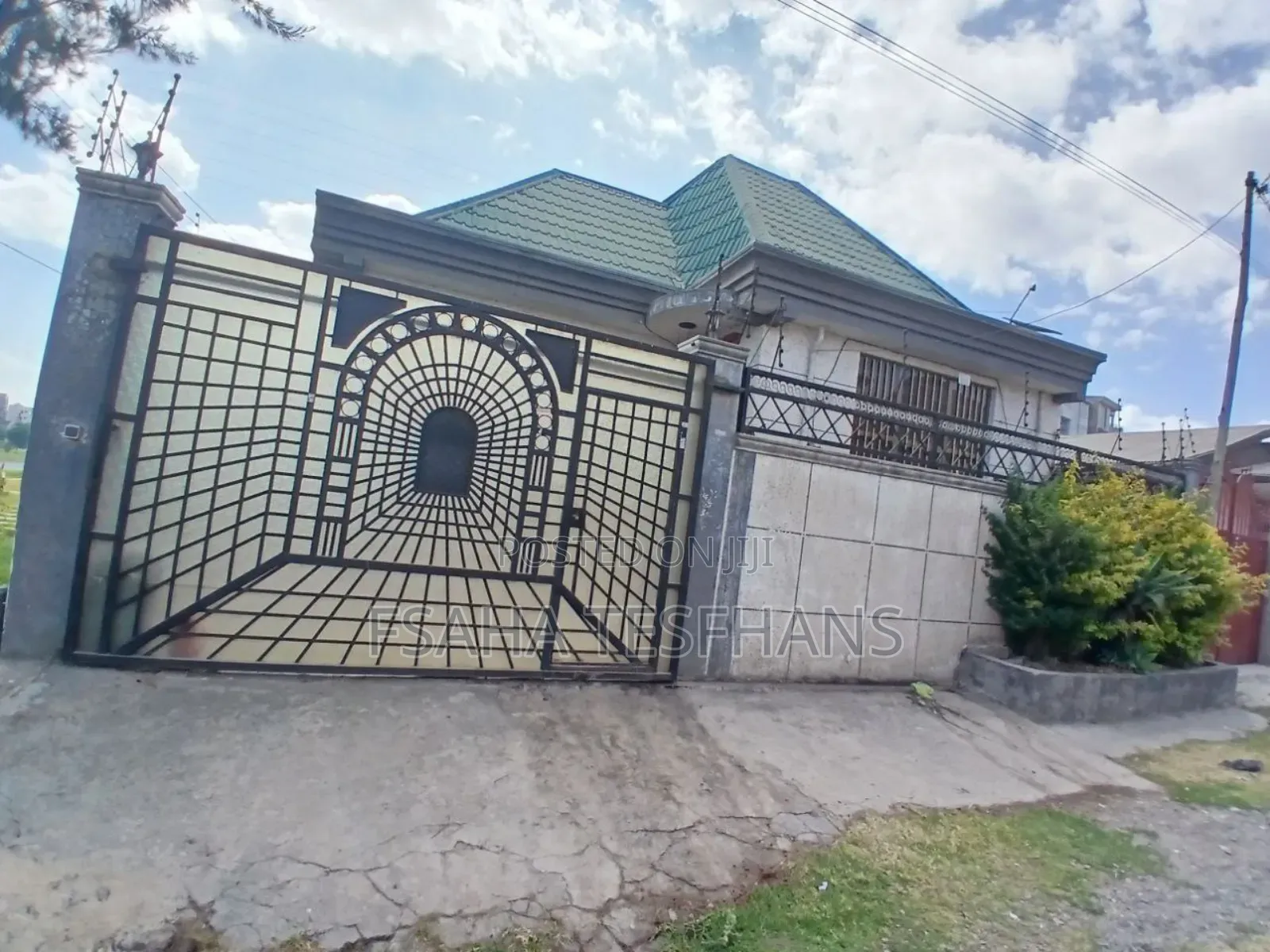 4bdrm House in Villa, Bole for rent