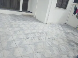 4bdrm House in Villa, Bole for rent